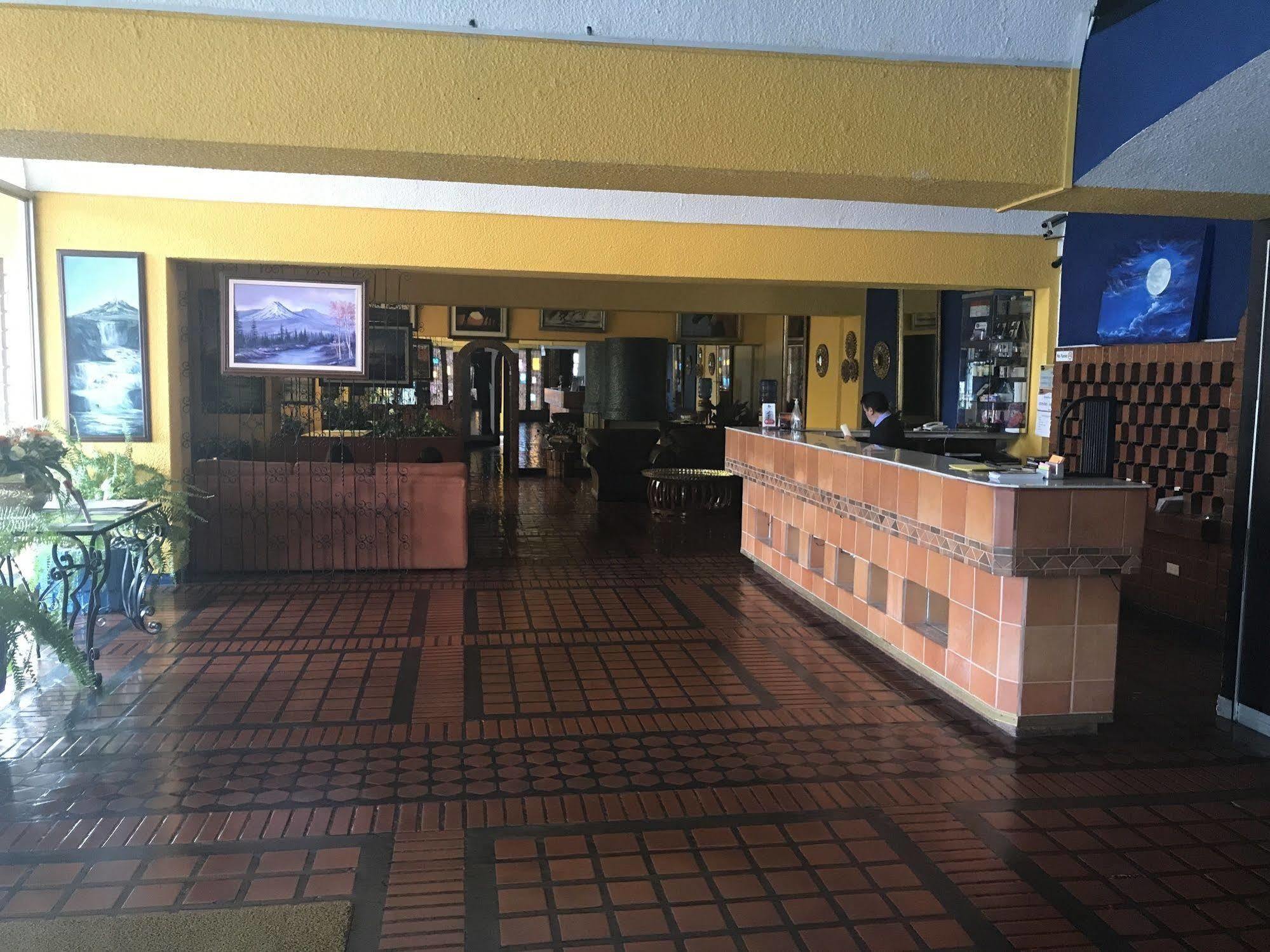 Hotel Savoy Inn Кито Экстерьер фото
